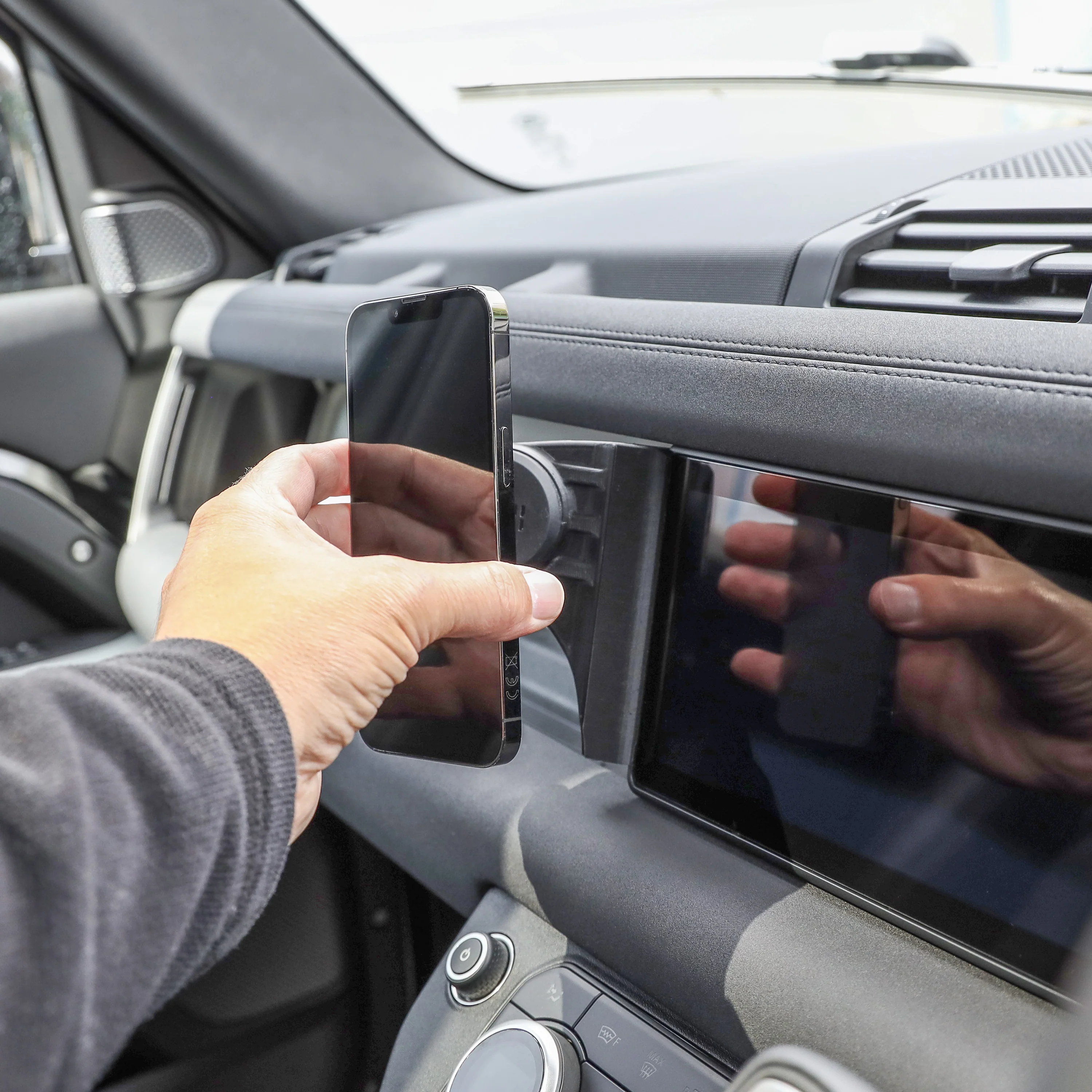 10" Infotainment Screen Phone Mount for Land Rover Defender L663 - RHD - Yosh Version - Image 5
