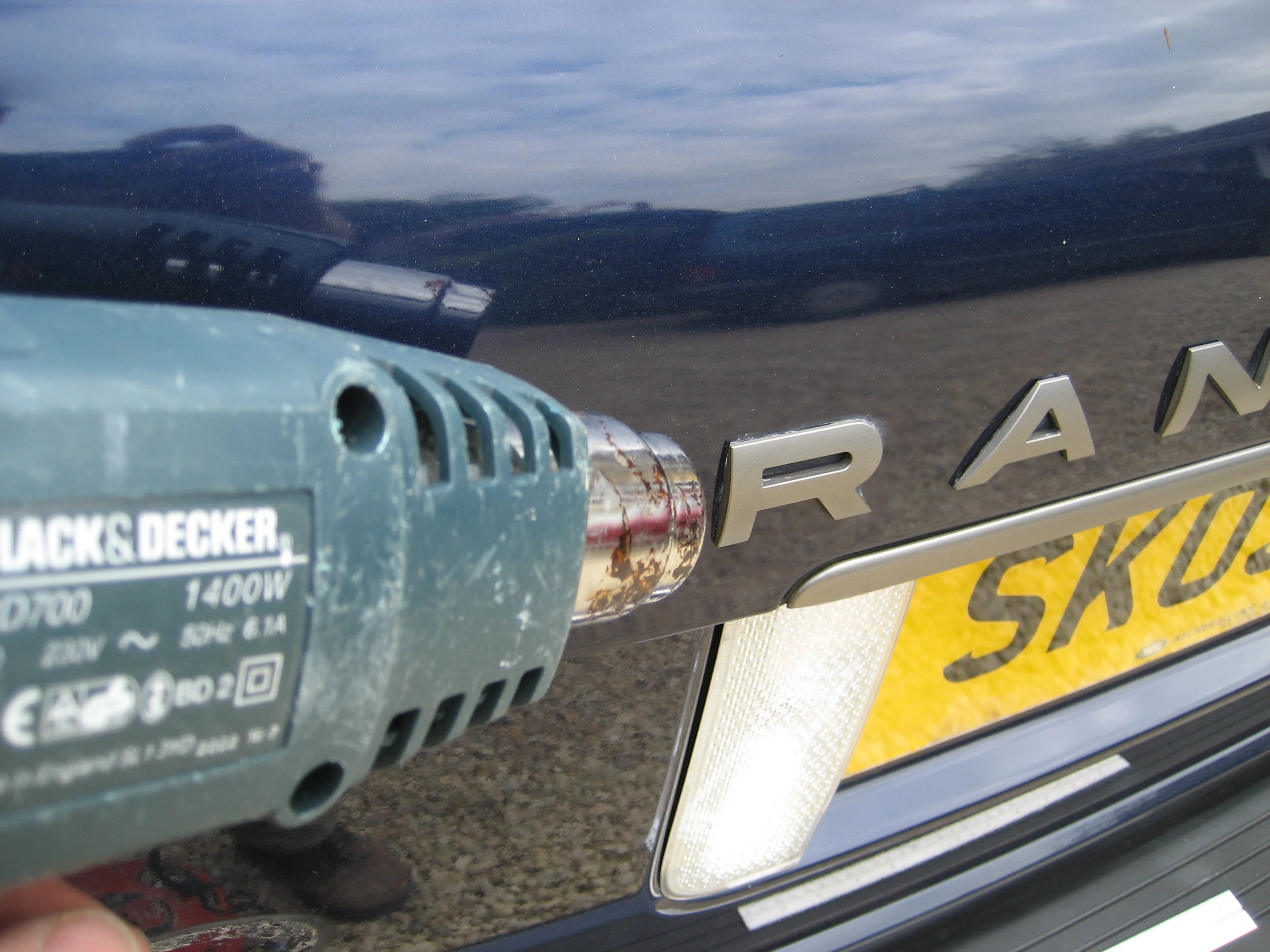 Adhesive Lettering & Badge Removal Tool for Range Rover Sport - Image 5