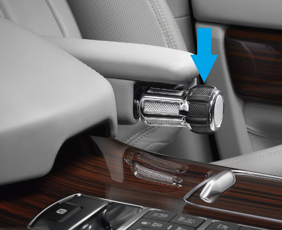 Adjusting Front Seat Arm Rest Knobs for Range Rover Sport L494 - Image 3