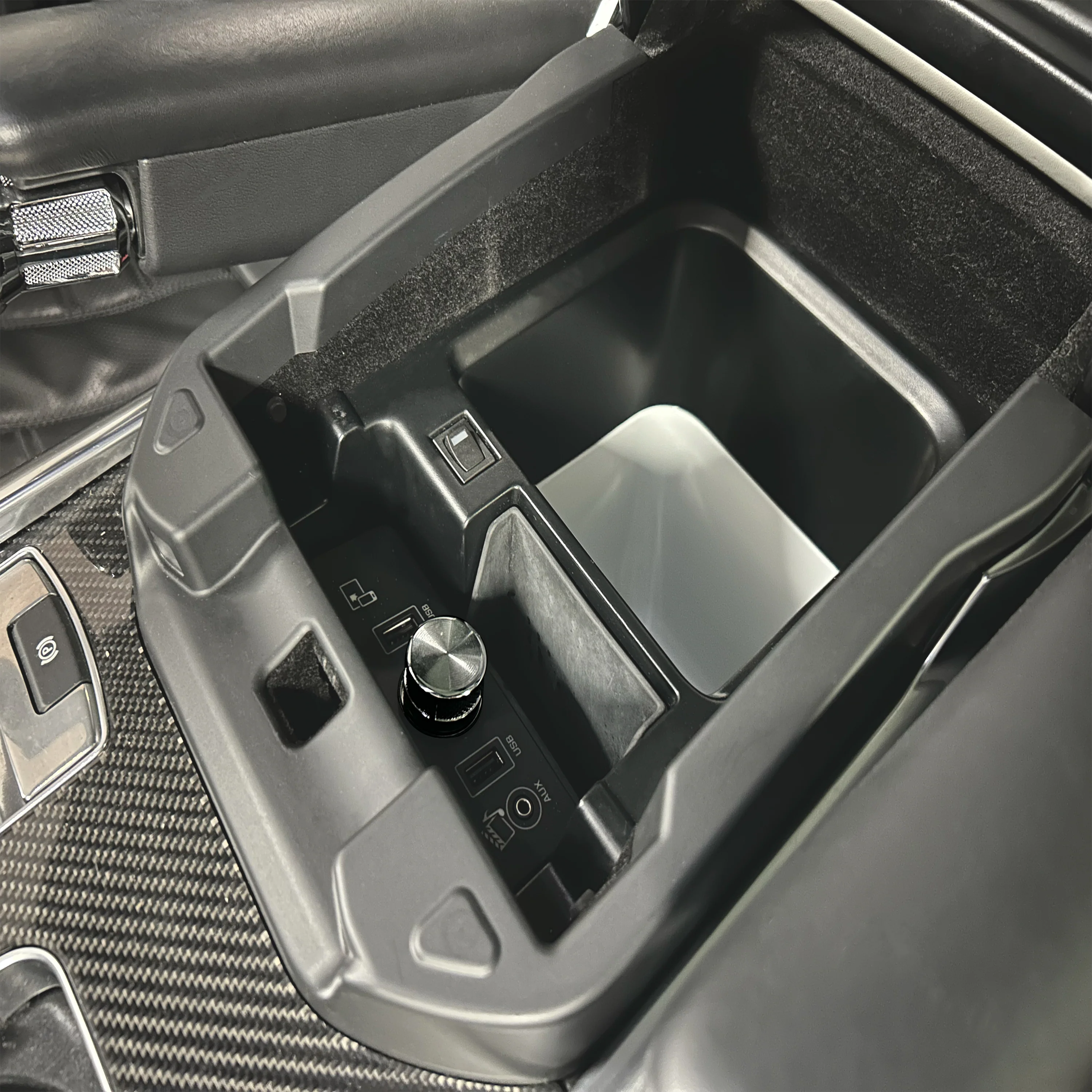 Autobiography Style Chrome Power Outlet Blanking Plug for Range Rover L405 - Image 3