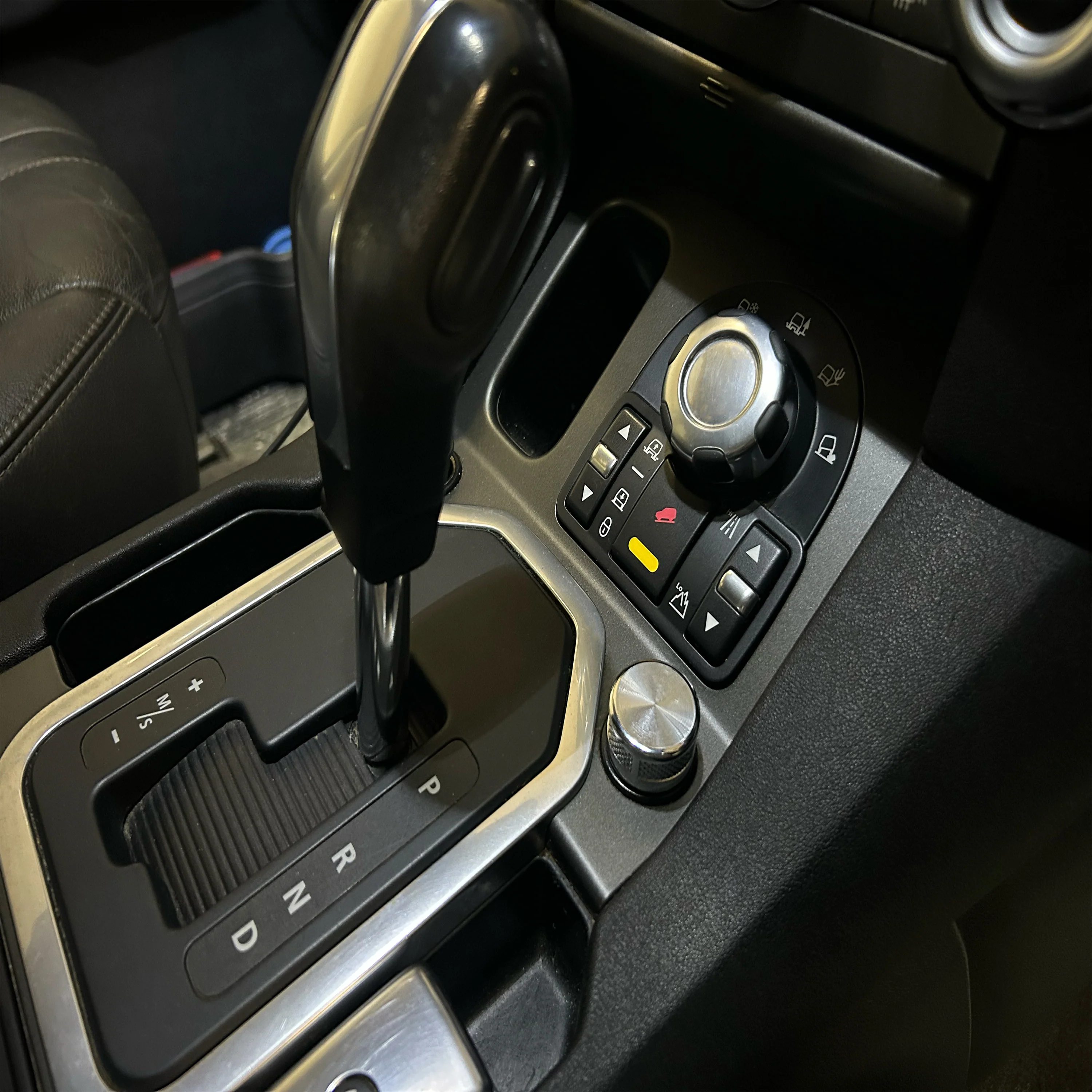 Autobiography Style Chrome Power Outlet Blanking Plug for Range Rover Sport L494 - Image 7