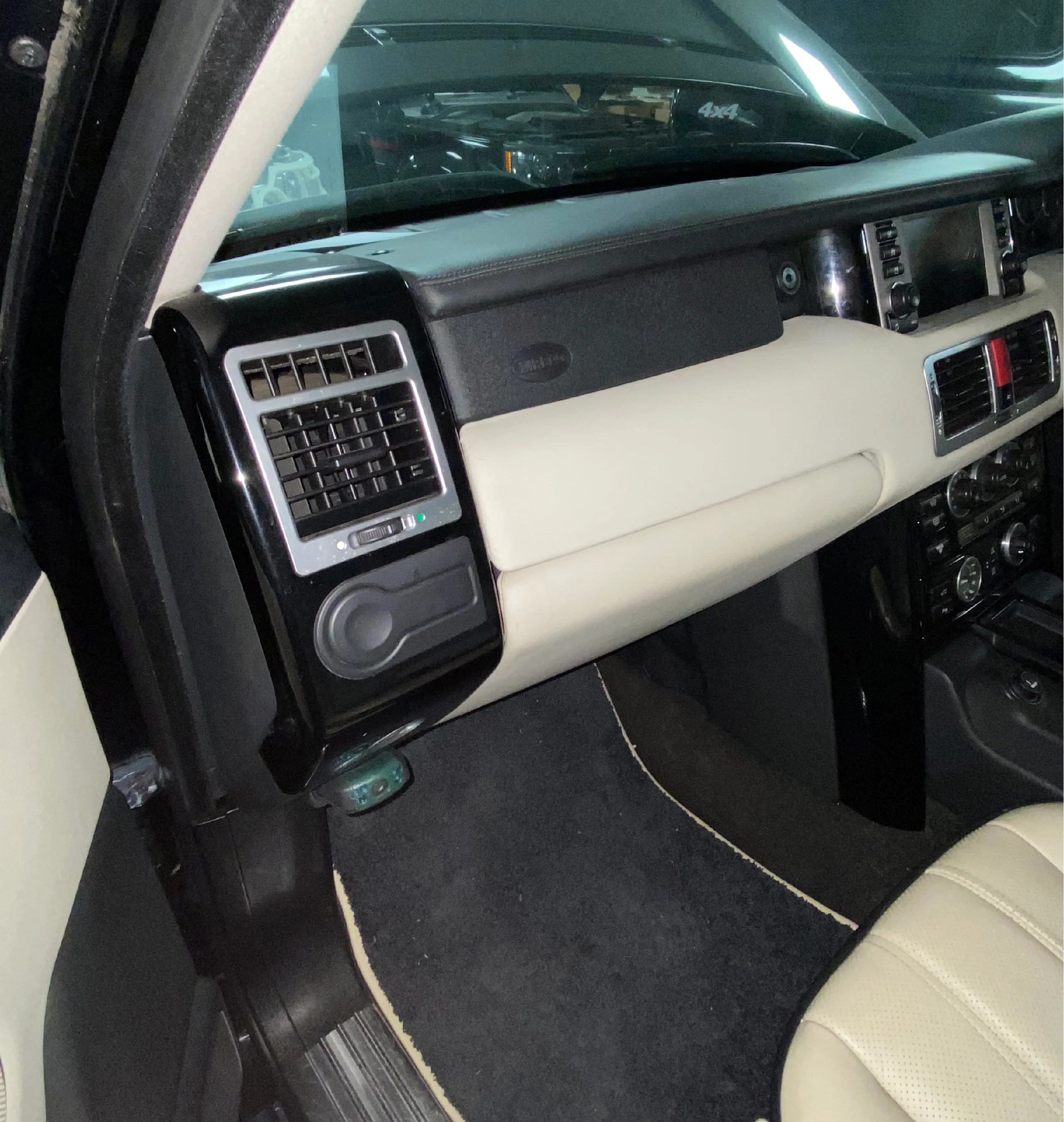 Dash End Panel (Left) - finished in Maroon Burr Walnut Wood - With Light for Range Rover L322 - Image 6