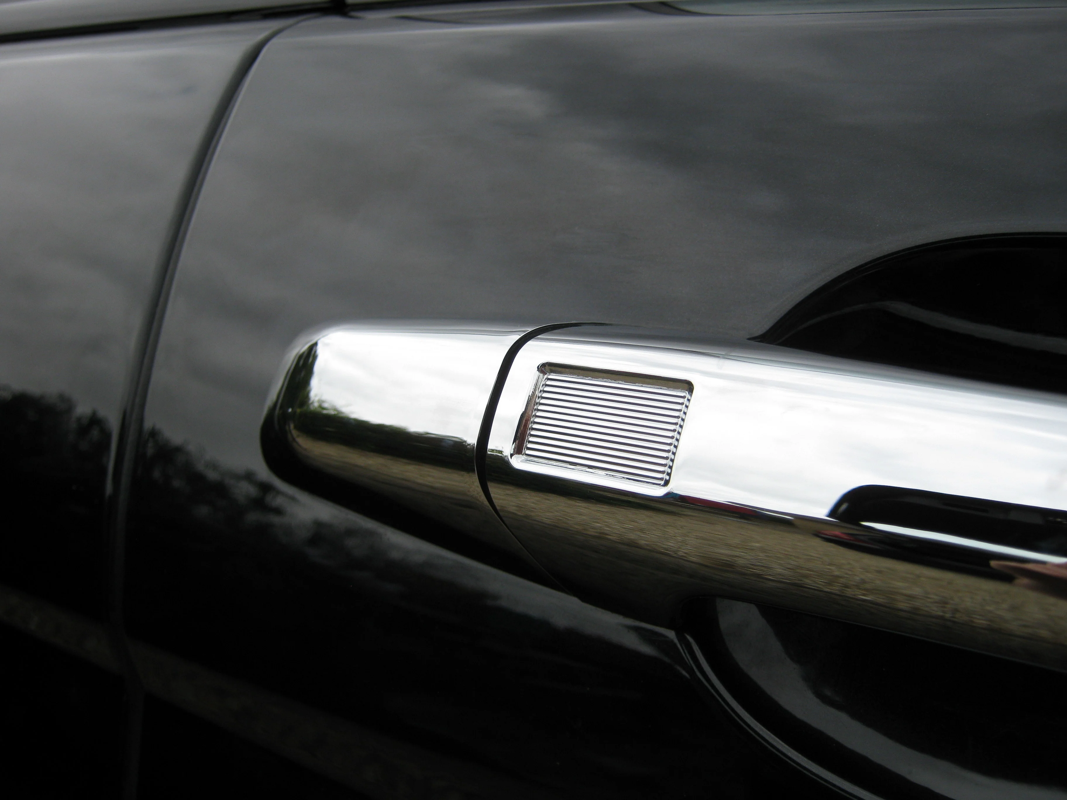 Chrome Door Handle Cover kit for Range Rover Evoque 3 door with Key Fob locking - Image 3