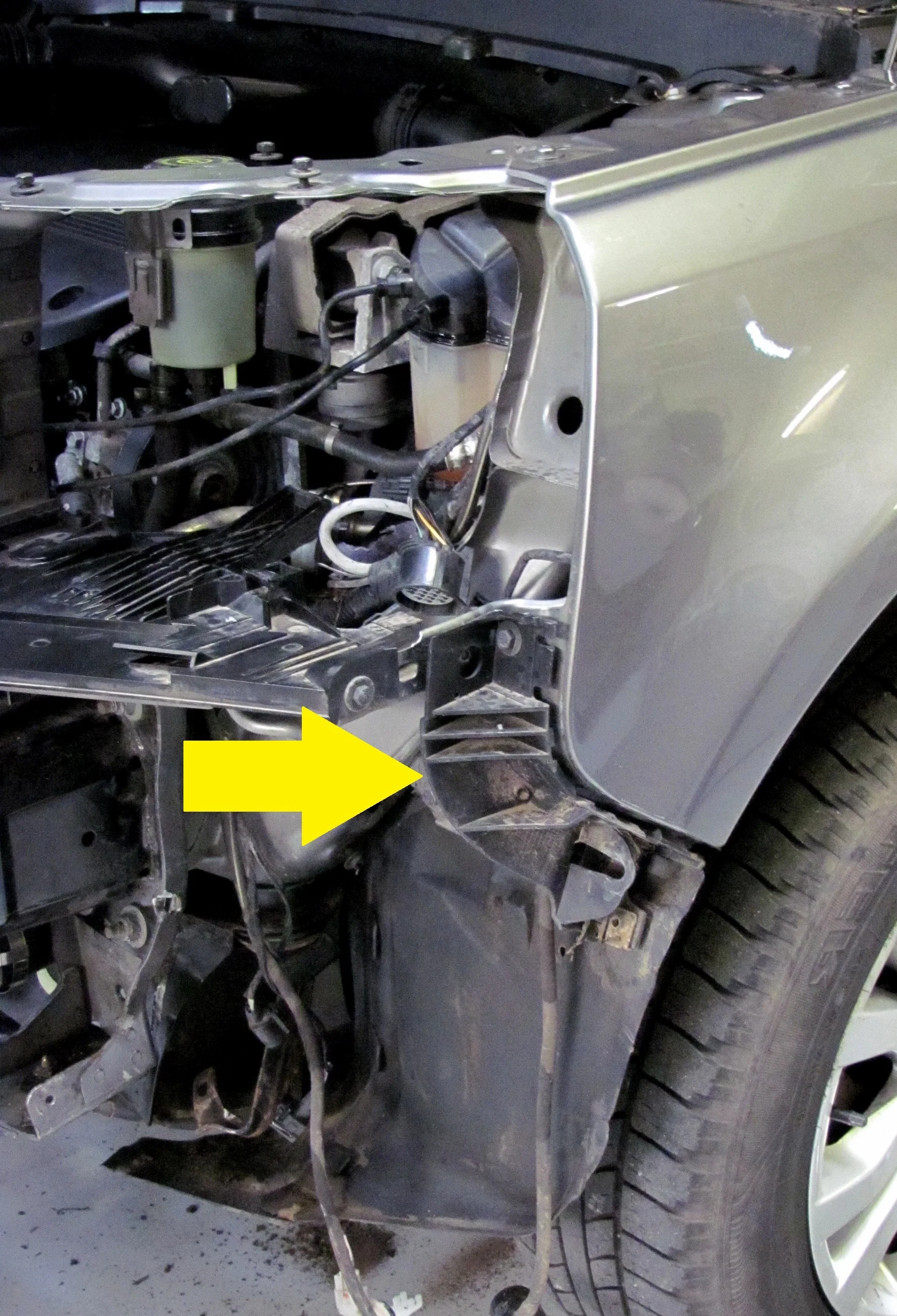 Front bumper wing mounting bracket for Land Rover Freelander 2 - LH - Image 3