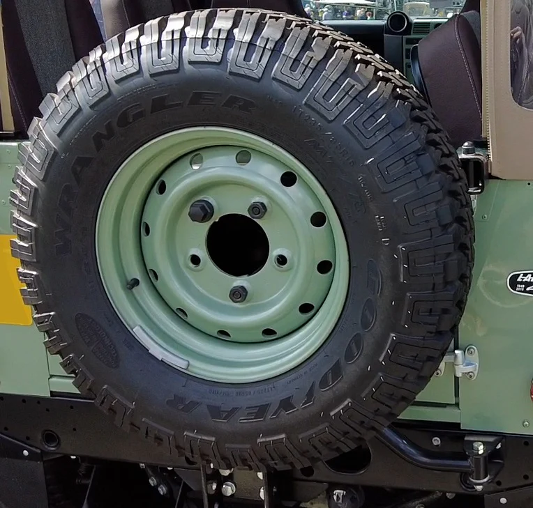 Genuine 16" Steel Wheel - Primer - for Classic Land Rover Defender Heritage - Image 3