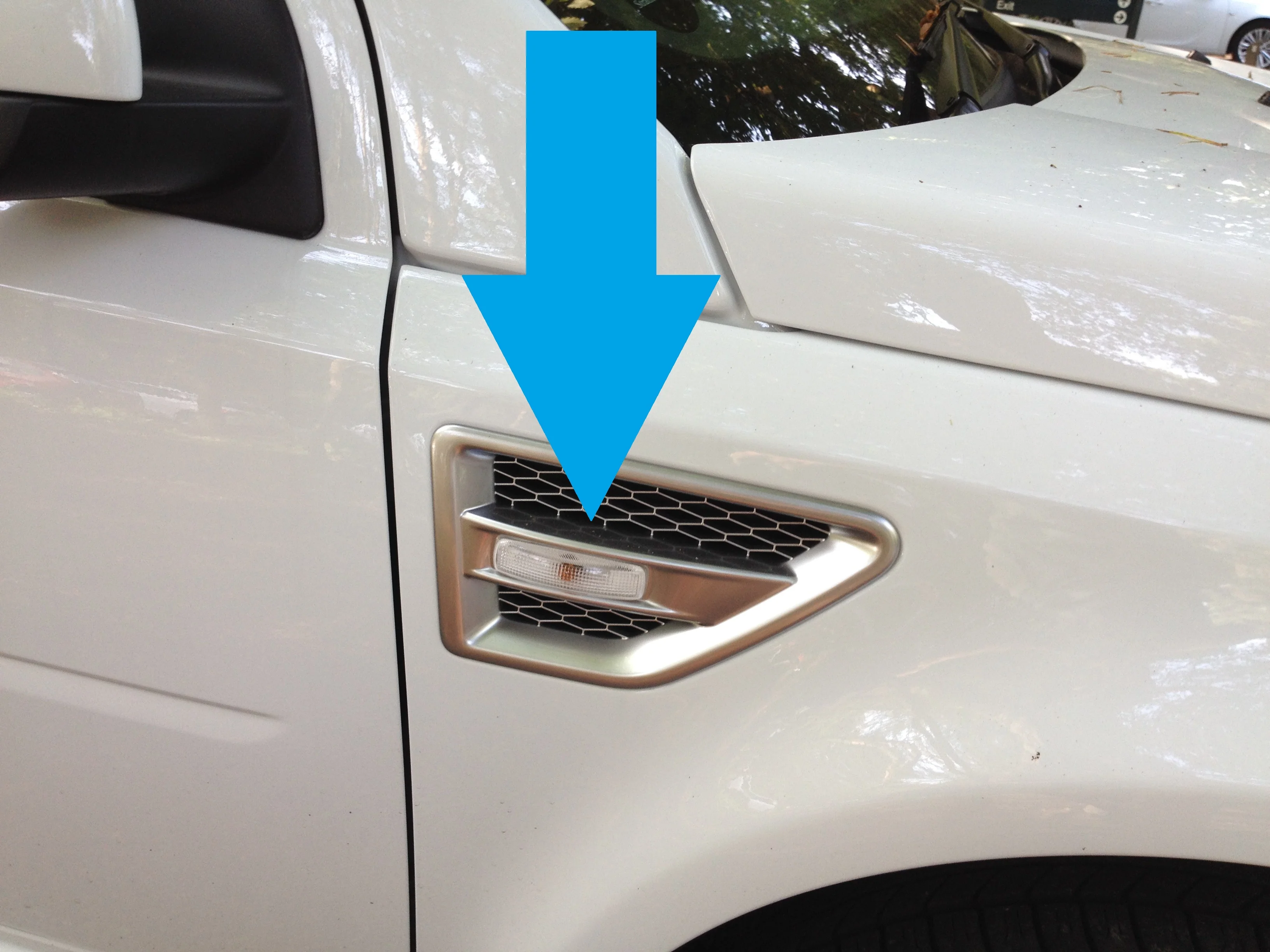 LED Dynamic Sweep Side Repeaters for Land Rover Freelander 2 (Pair) - Smoked - Image 3