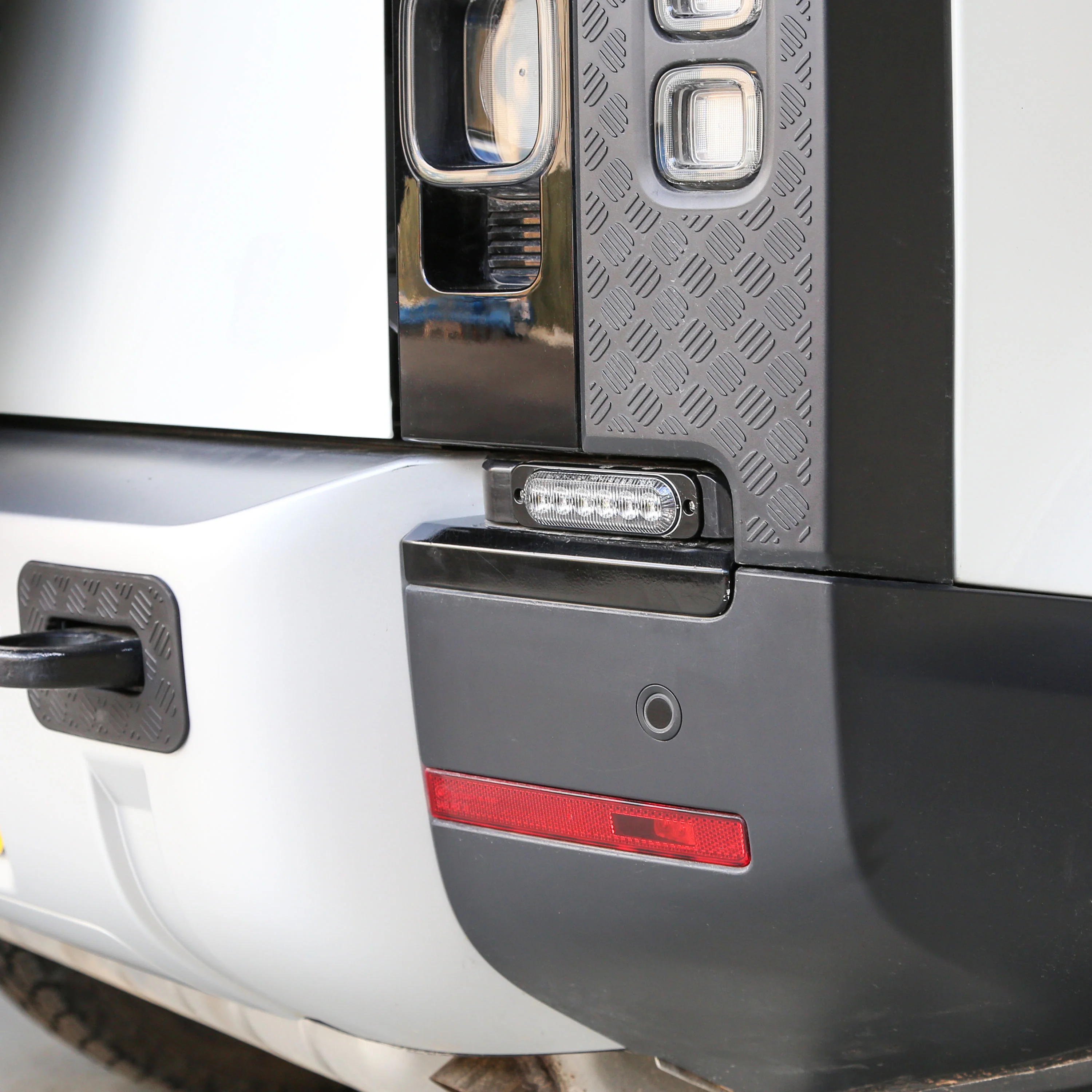 LED Reverse light upgrade kit for Land Rover Defender L663 - All White - Image 9