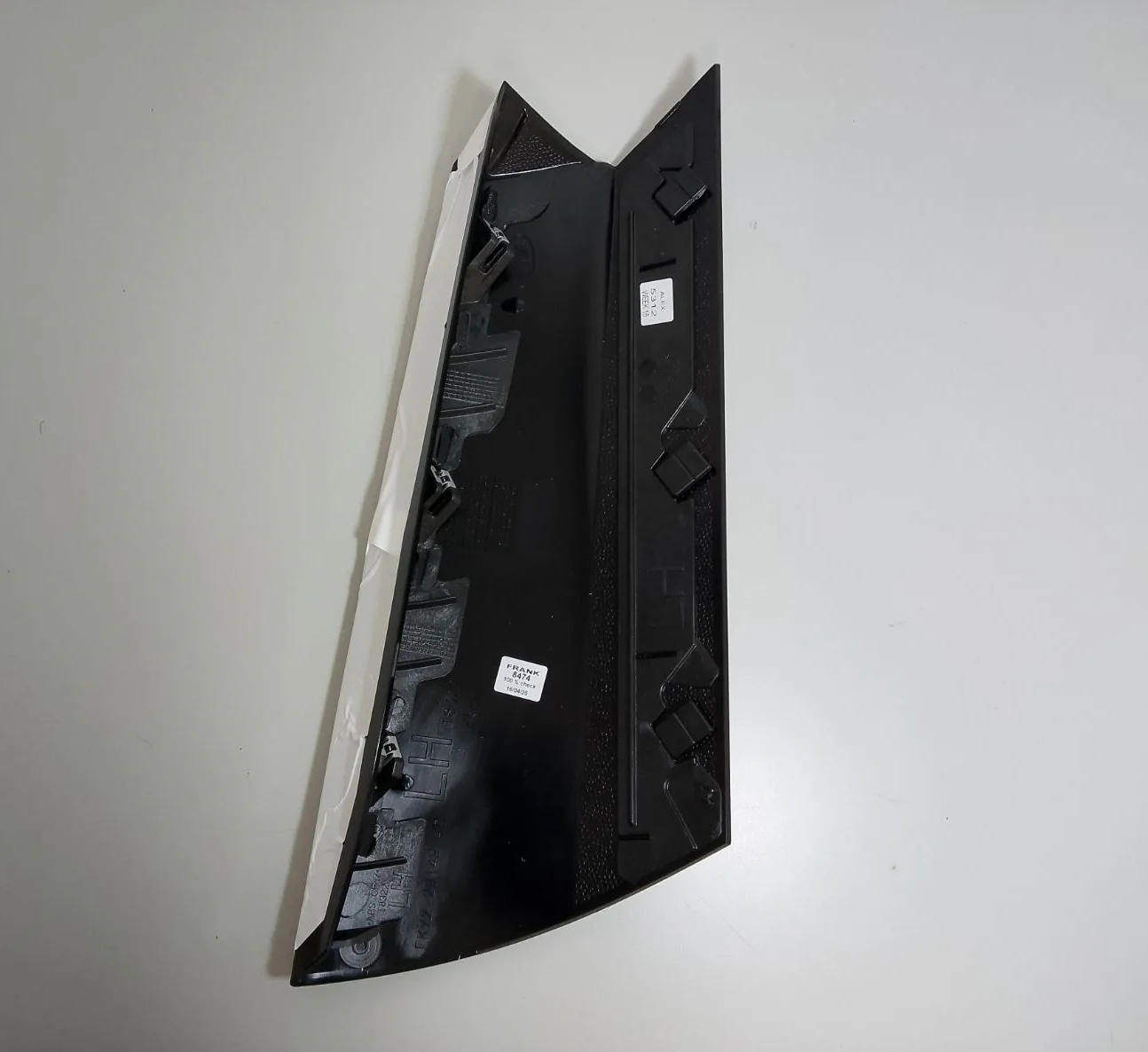 NO GENUINE PACKAGING  - Genuine Black Left D Pillar Cover for Land Rover Discovery Sport - Image 3