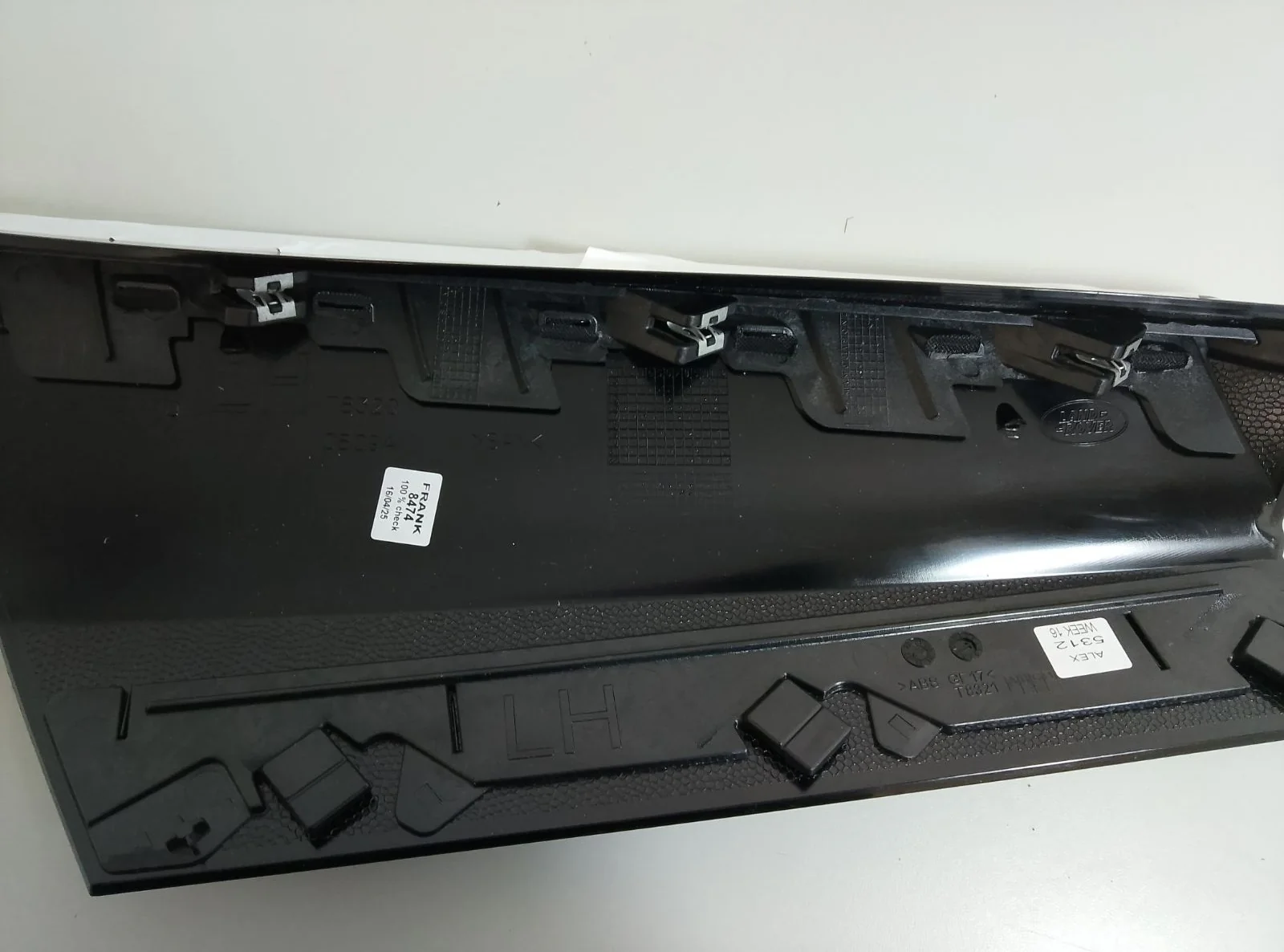 NO GENUINE PACKAGING  - Genuine Black Left D Pillar Cover for Land Rover Discovery Sport - Image 4