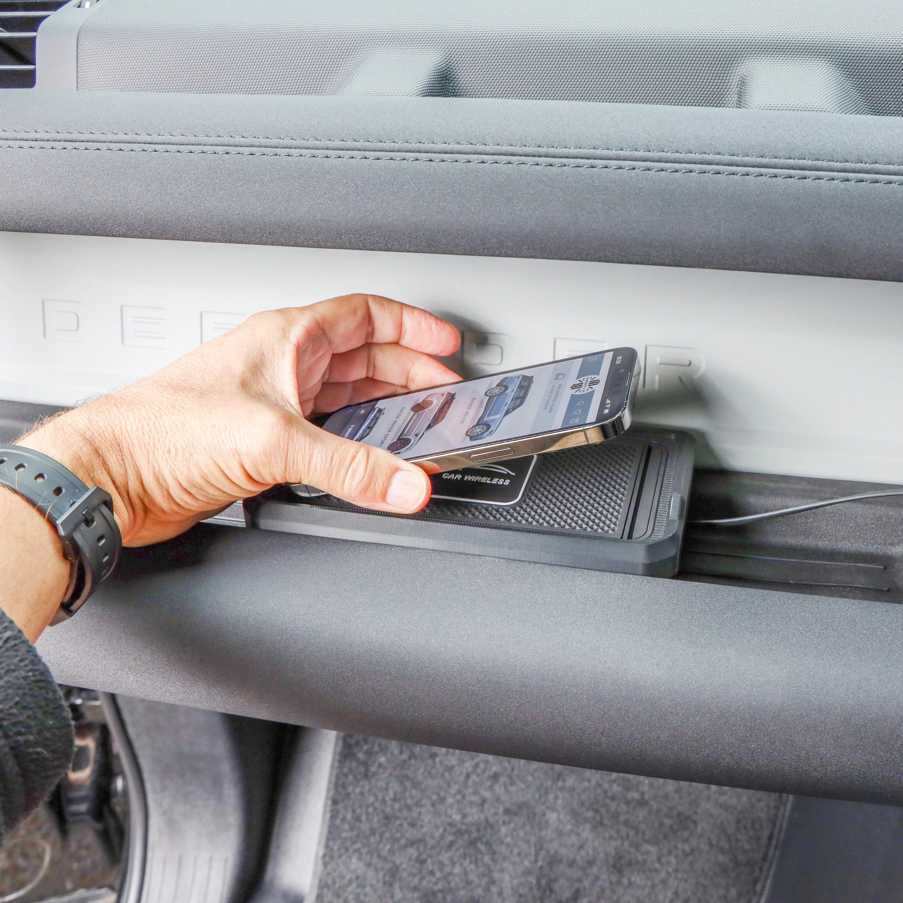 Passenger Side Wireless Phone Charging Tray for Land Rover Defender L663 (USB-A) - Image 3