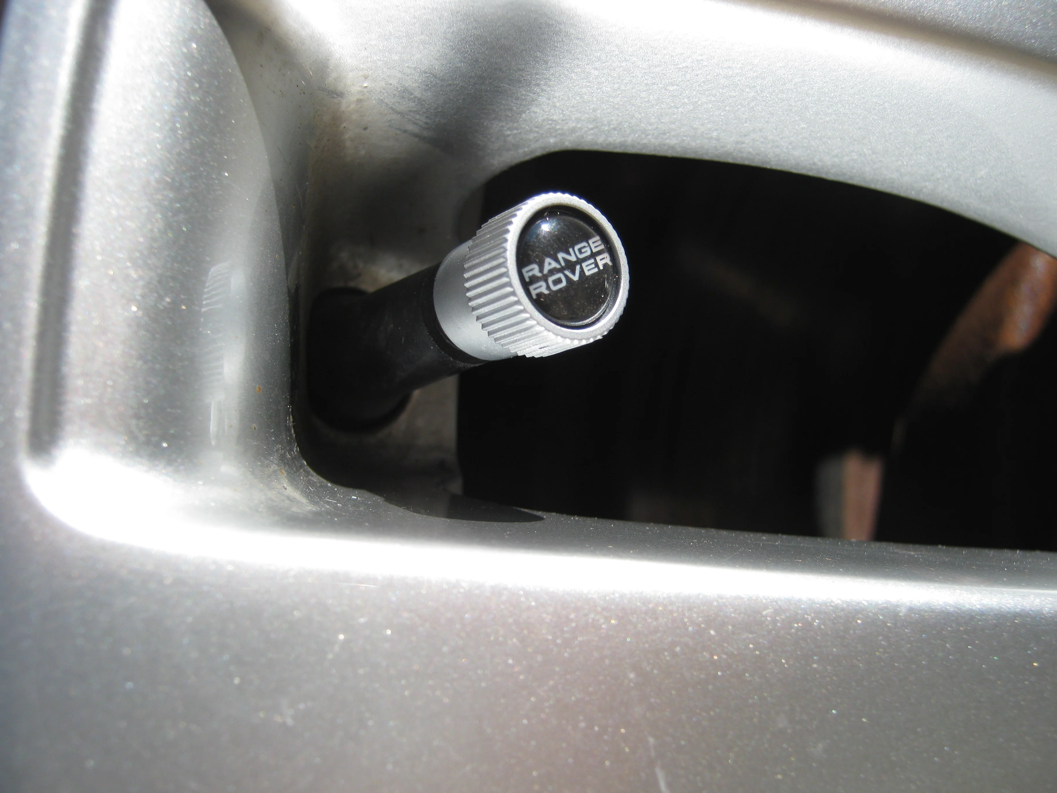 "Range Rover" Dust Valve Caps (4pc) for Range Rover Evoque - Genuine - Image 3