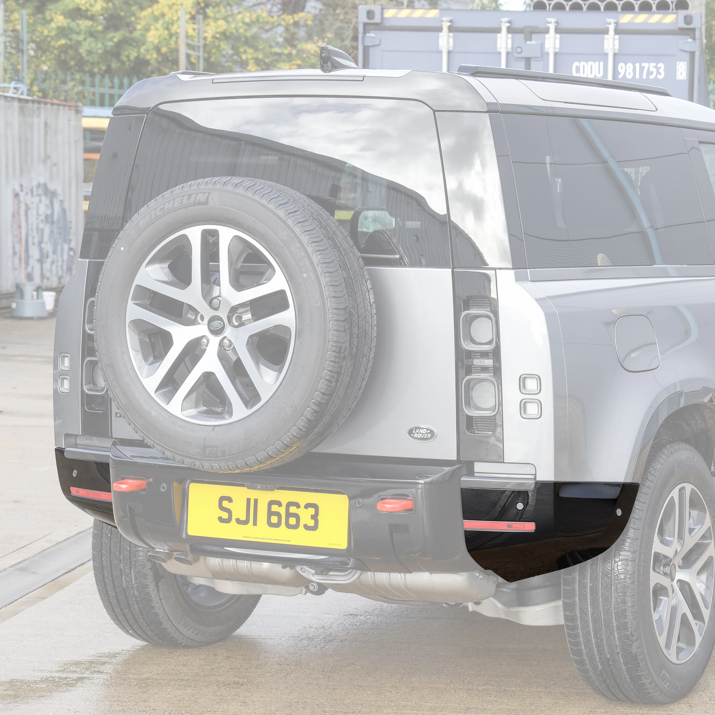 Rear Bumper Corner for Land Rover Defender L663 in Gloss Black - LEFT - Image 4
