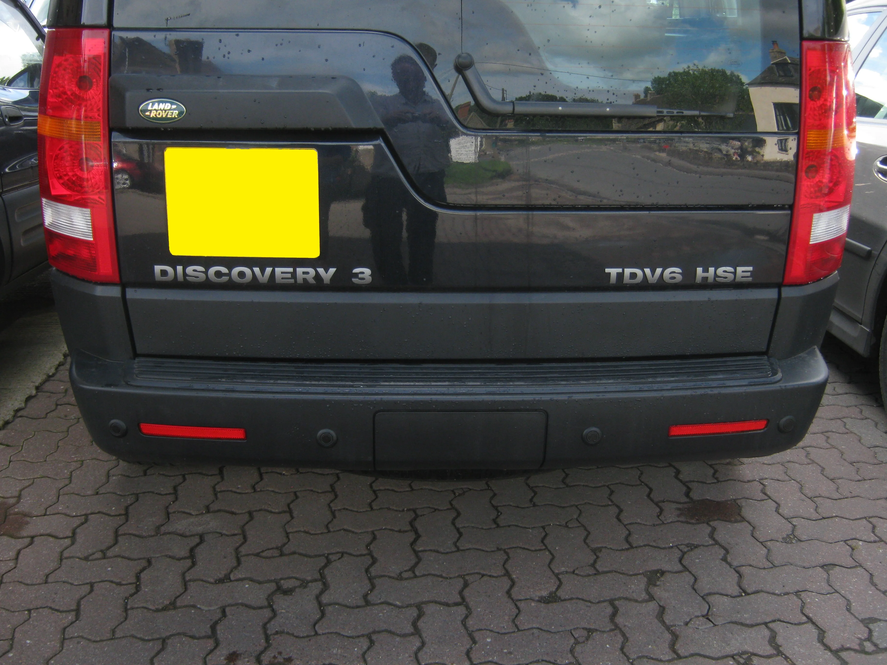 Rear Bumper Reflector for Land Rover Discovery 3 & 4 - Genuine - RIGHT RH - Image 2