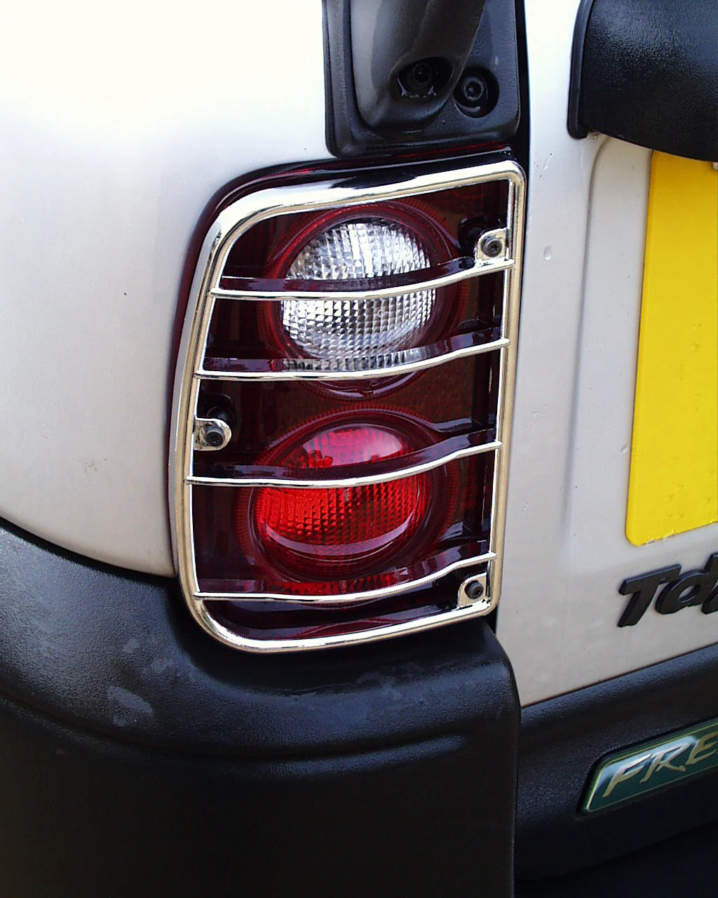 Rear Light Guards - Chrome - for Land Rover Freelander 1 upto 2004 - Image 2