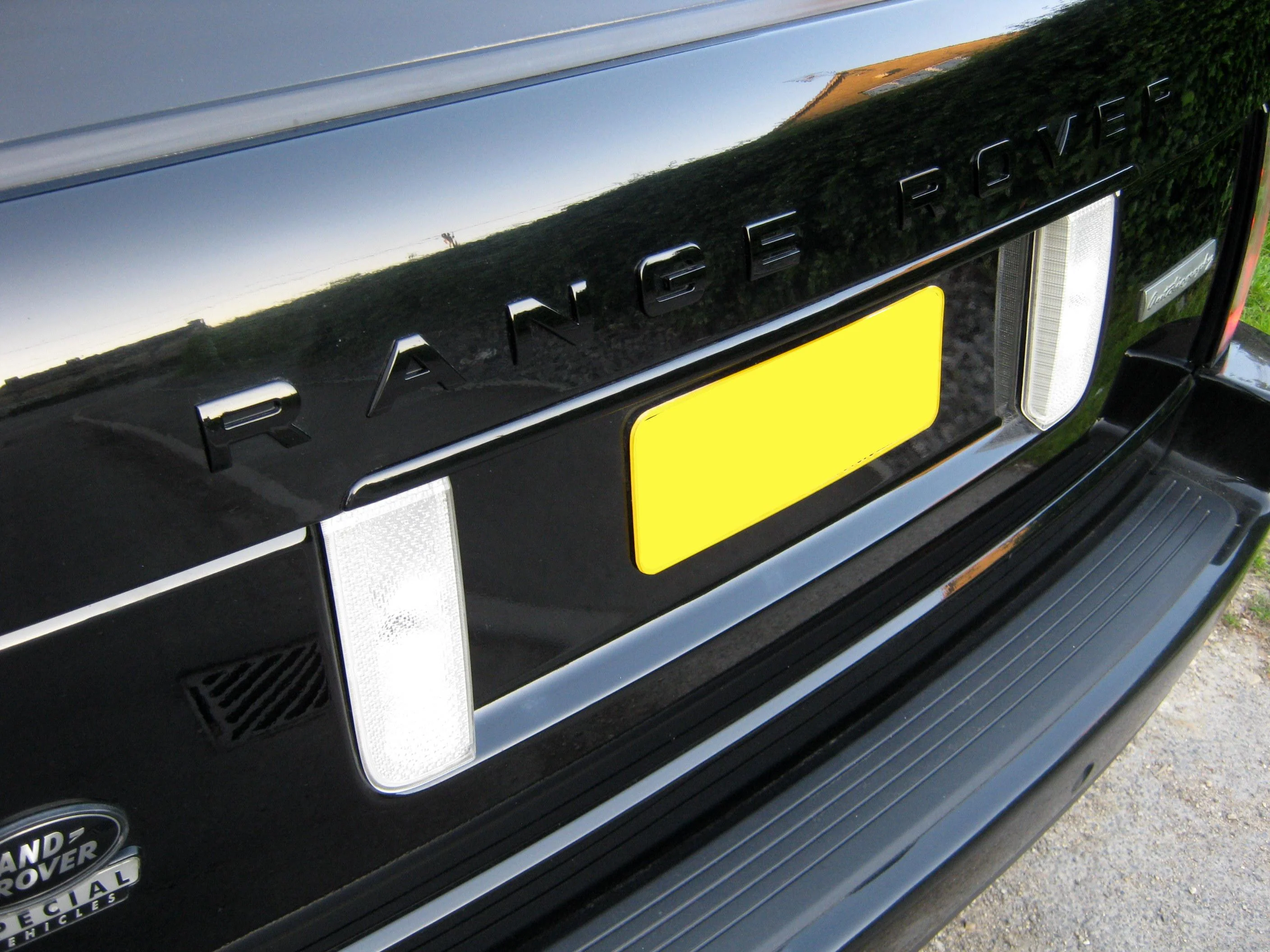 Rear Tailgate Trim Strip - Gloss Black for Range Rover L322 - Image 6