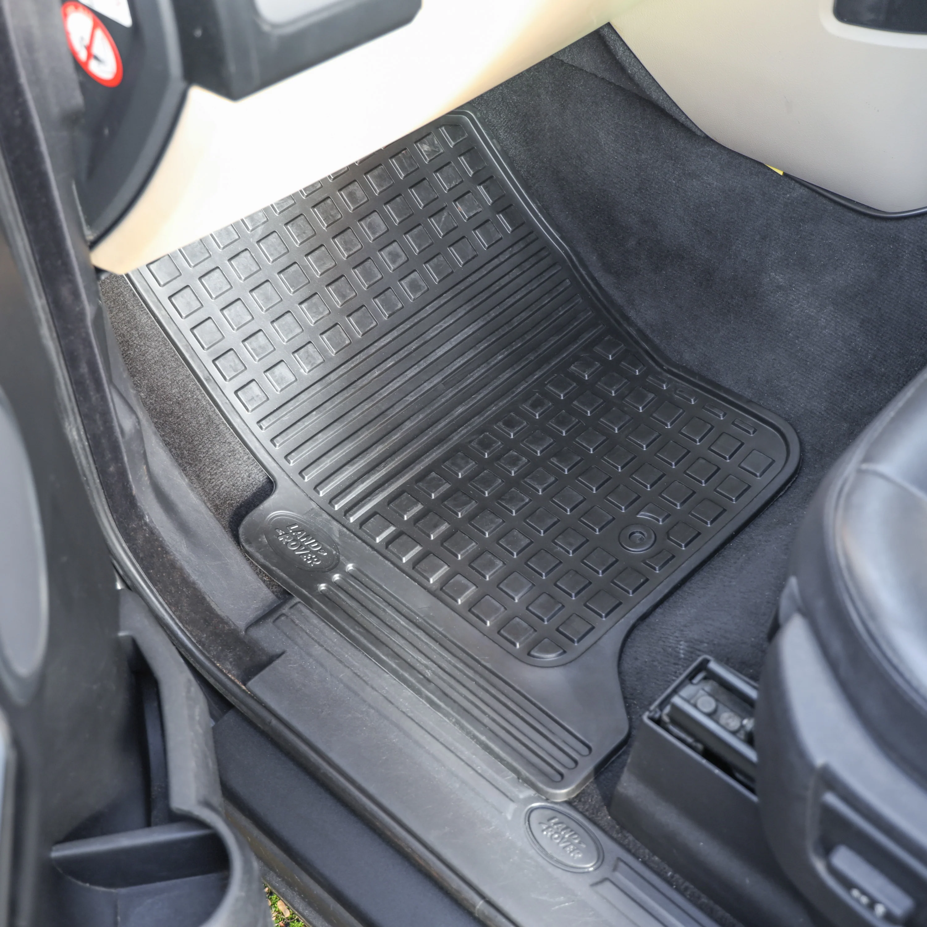 Rubber Floor Mat Set (Genuine) - RHD - for Land Rover Discovery 3 - Image 4