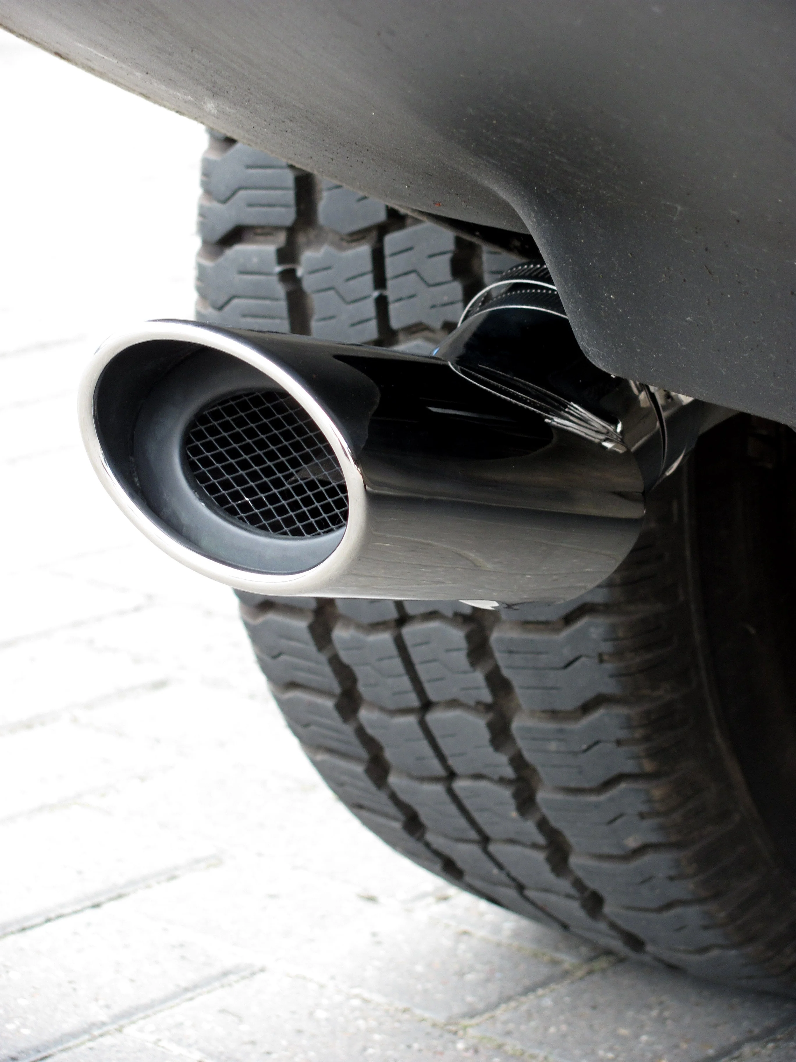 Stainless Steel Exhaust Trim for Land Rover Freelander 2 - Single Sport Tailpipe - Image 5