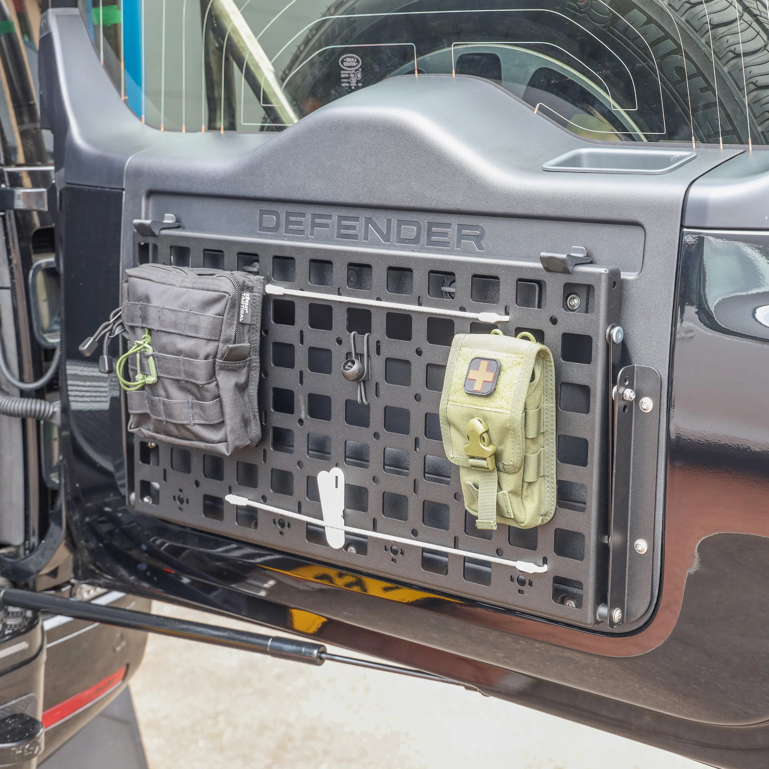 Tailgate Folding Picnic TABLE KIT for Land Rover Defender L663 - Grid Design - Image 2