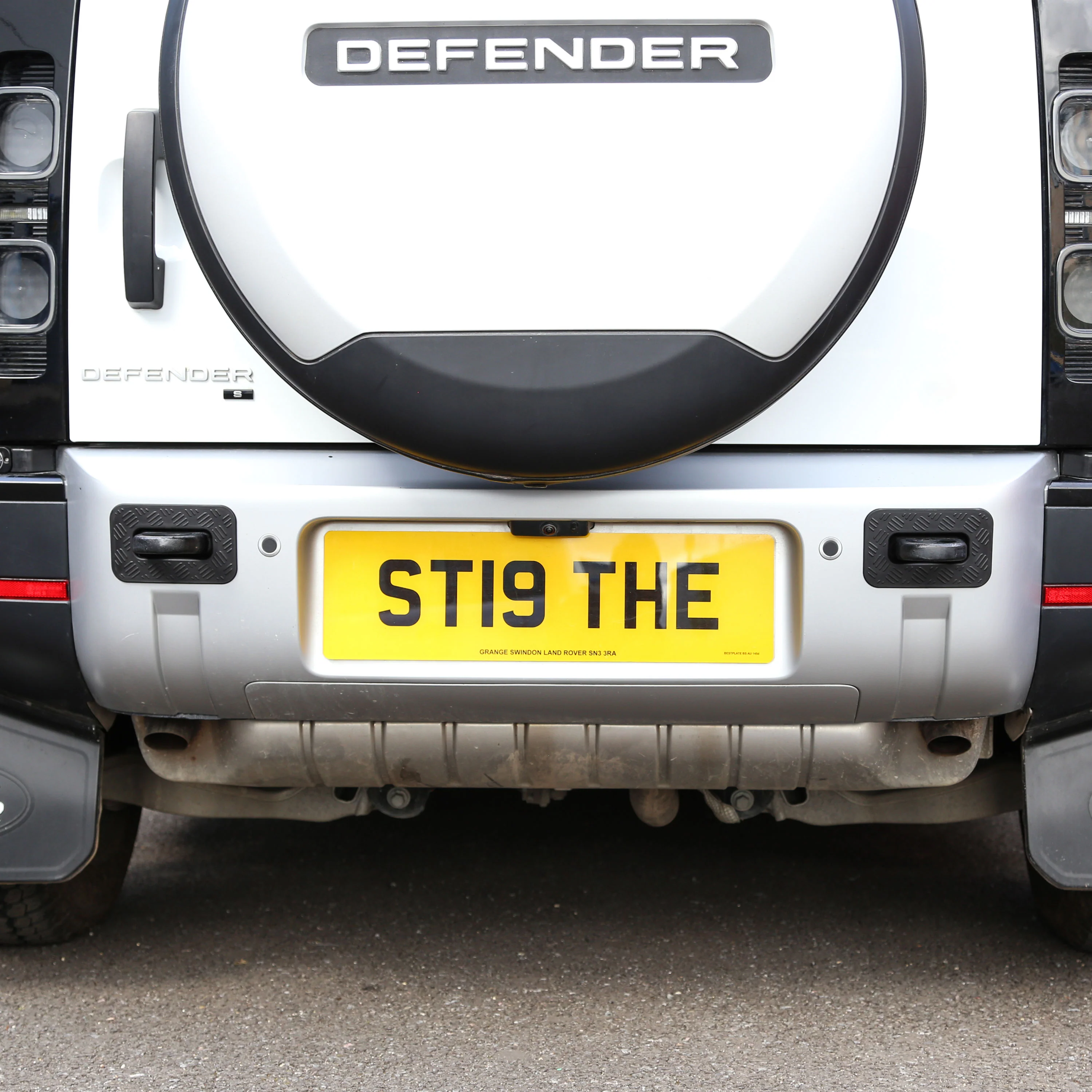Tow Loop Upgrade Kit C - Black Loops + Chequer Surrounds (Full Size) for Land Rover Defender L663 - Image 4
