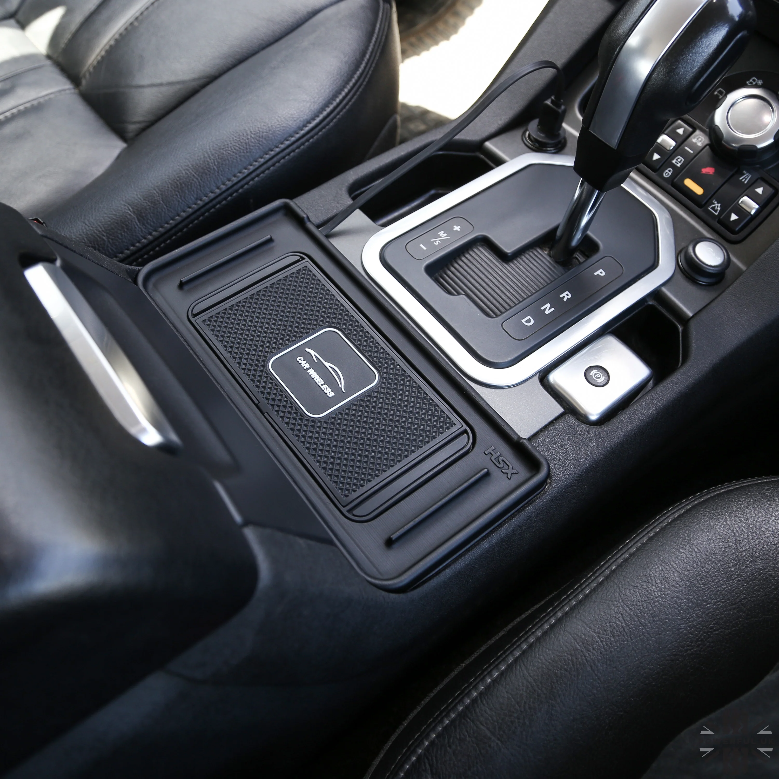 Wireless Phone Charging Kit for Land Rover Discovery 4 - Image 7