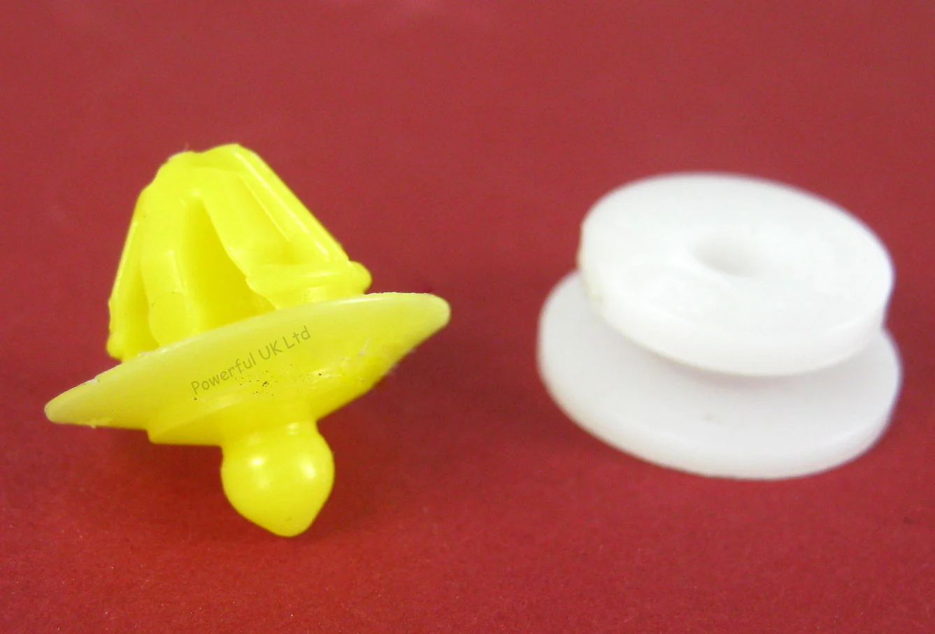 Yellow & White plastic wheel arch door moulding clips for Land Rover Freelander 1 - 10 pack - Image 2